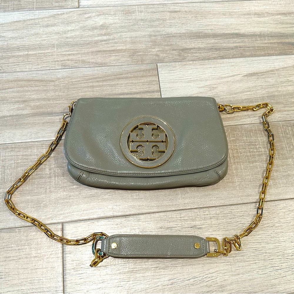 Tory Burch Taupe Reva Logo Gold Crossbody Amanda Bag Clutch Leather. Like New
